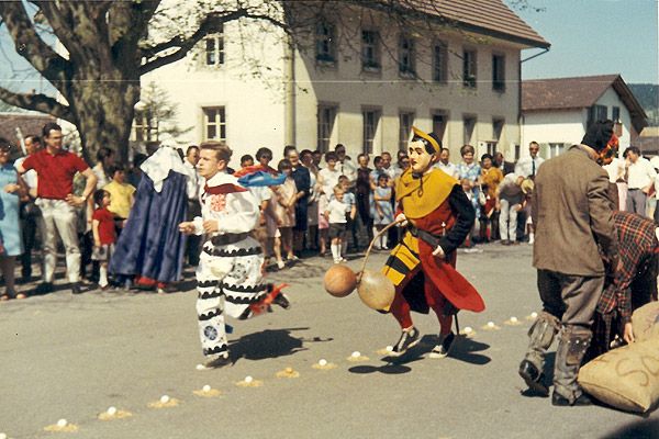 /_SYS_gallery/Freizeit/Kultur/Brauchtum/Eieraufleset/1969-Eieeraufleset.jpg